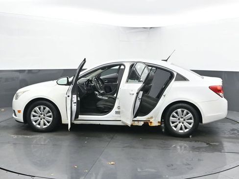 Used 2011 Chevrolet Cruze LT image 49
