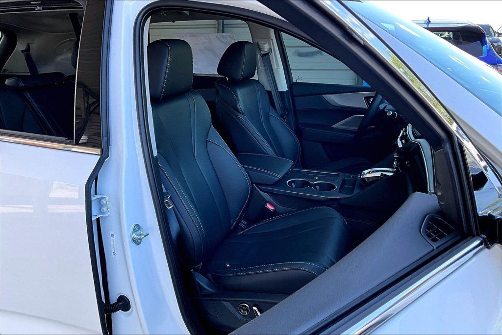 Certified 2026 Acura MDX w/ Technology Package FWD image 9