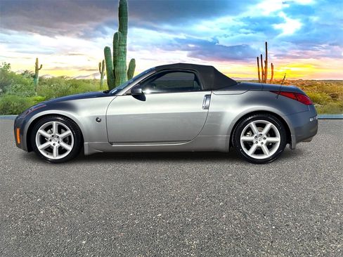 Used 2004 Nissan 350Z Touring image 7