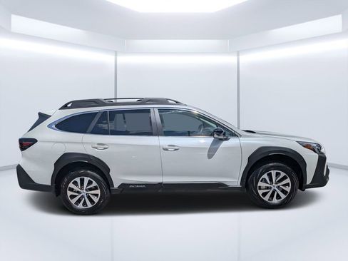 Certified 2025 Subaru Outback Premium AWD/4WD image 2