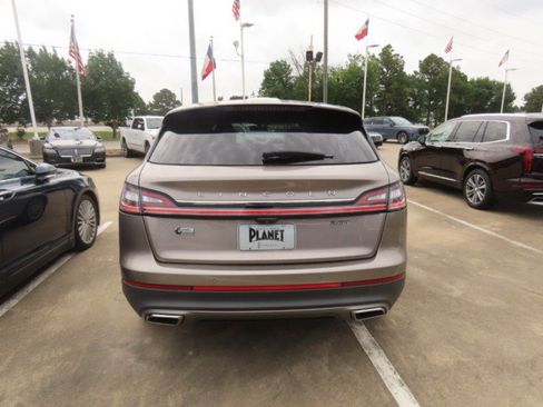 Used 2019 Lincoln Nautilus Reserve FWD image 11