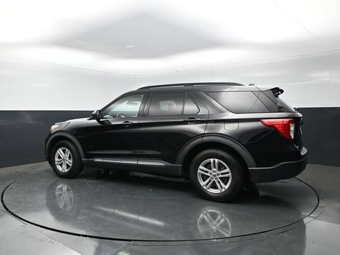 Used 2020 Ford Explorer XLT w/ Comfort Package AWD/4WD image 2