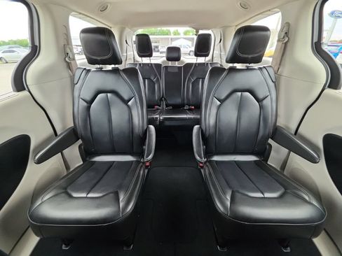 Certified 2023 Chrysler Pacifica Touring-L FWD image 22