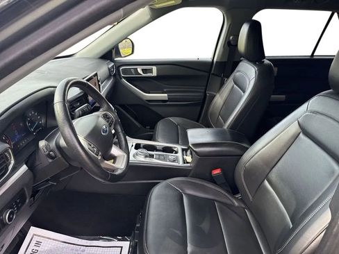 Used 2023 Ford Explorer XLT w/ Equipment Group 202A AWD/4WD image 12