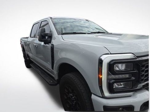 Used 2025 Ford F250 XLT w/ Black Appearance Package image 3