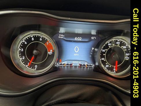 Used 2022 Jeep Cherokee Trailhawk image 2