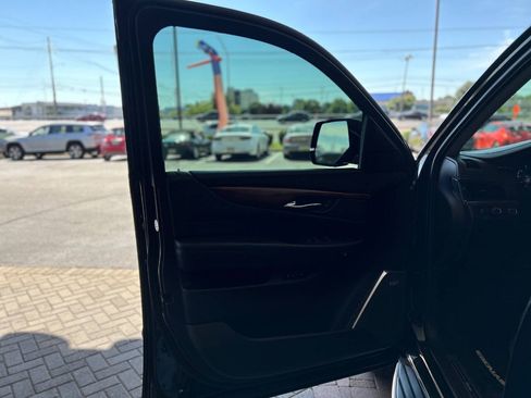Used 2017 Cadillac Escalade Luxury AWD/4WD image 31