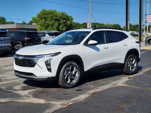 New 2026 Chevrolet Trax LT w/ Sunroof Package FWD image 4