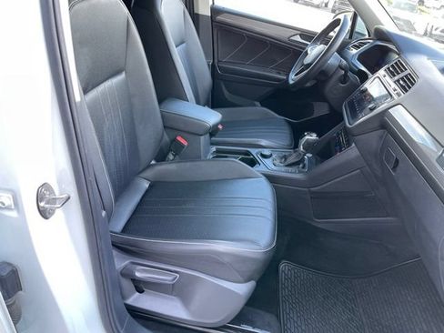 Used 2023 Volkswagen Tiguan SE AWD/4WD image 18
