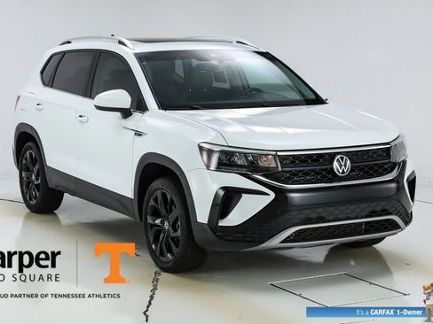 Used 2023 Volkswagen Taos SE w/ Panoramic Sunroof Package FWD image 15