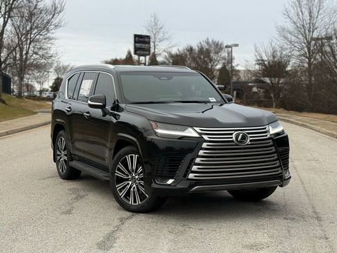 New 2026 Lexus LX 700h Luxury image 2
