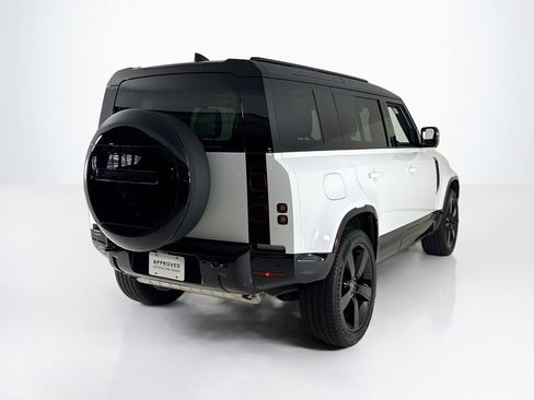 Used 2025 Land Rover Defender 110 X-Dynamic SE image 5