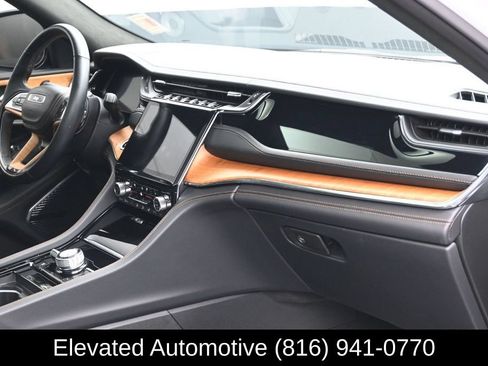 Used 2025 Jeep Grand Cherokee L Summit AWD/4WD image 6