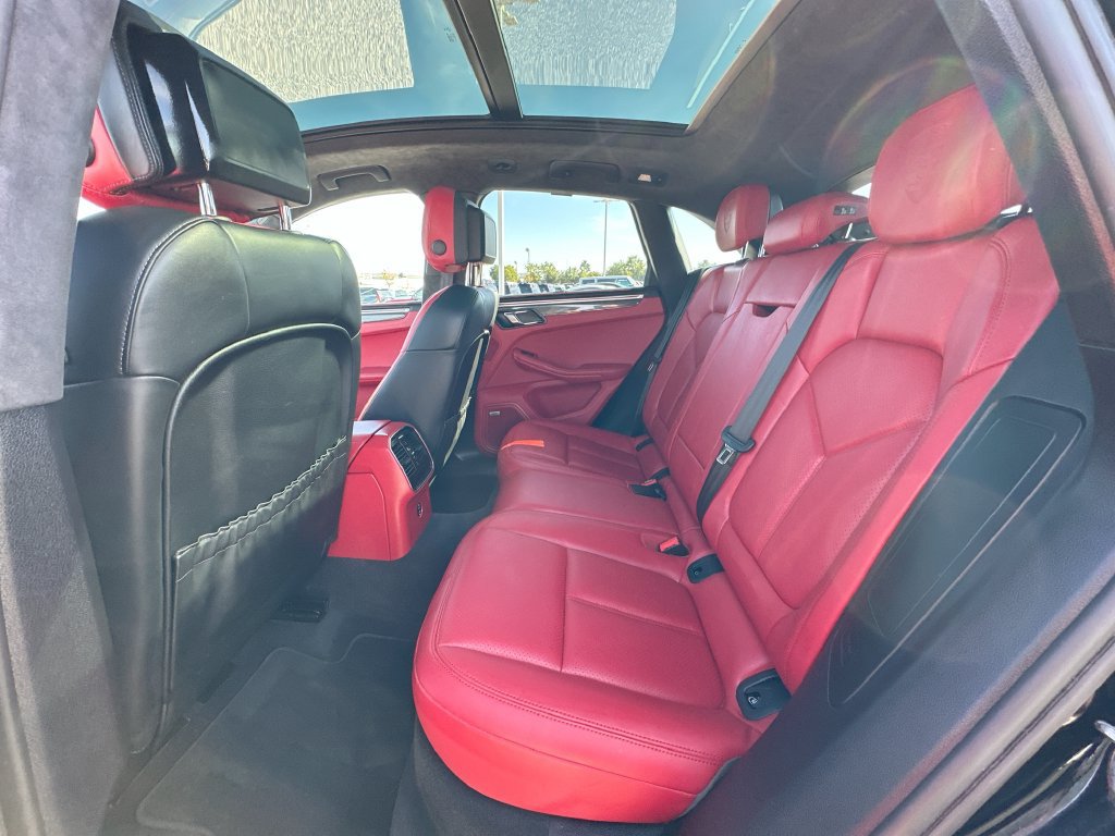 Used 2020 Porsche Macan Turbo AWD/4WD image 17