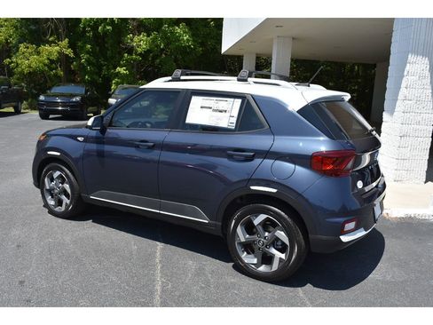 New 2025 Hyundai Venue Limited image 2