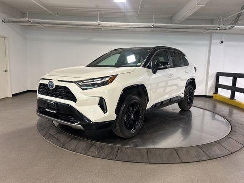 Used 2022 Toyota RAV4 XSE AWD/4WD image 4