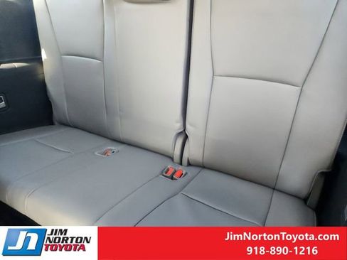 Used 2025 Toyota Highlander Platinum image 34