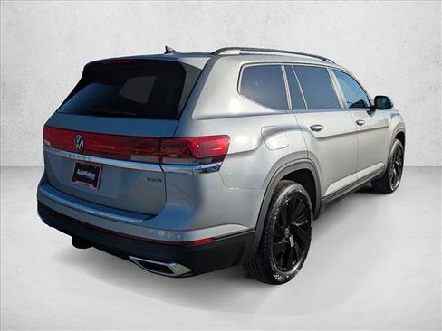 New 2026 Volkswagen Atlas SE image 2