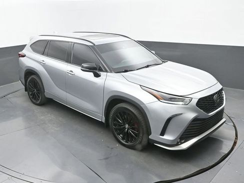 Used 2024 Toyota Highlander XSE image 13