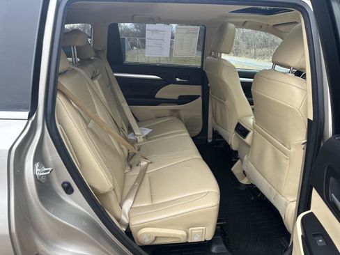 Used 2015 Toyota Highlander XLE image 10