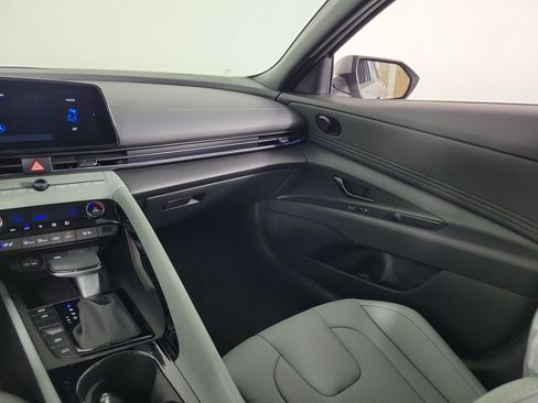New 2025 Hyundai Elantra Limited image 7