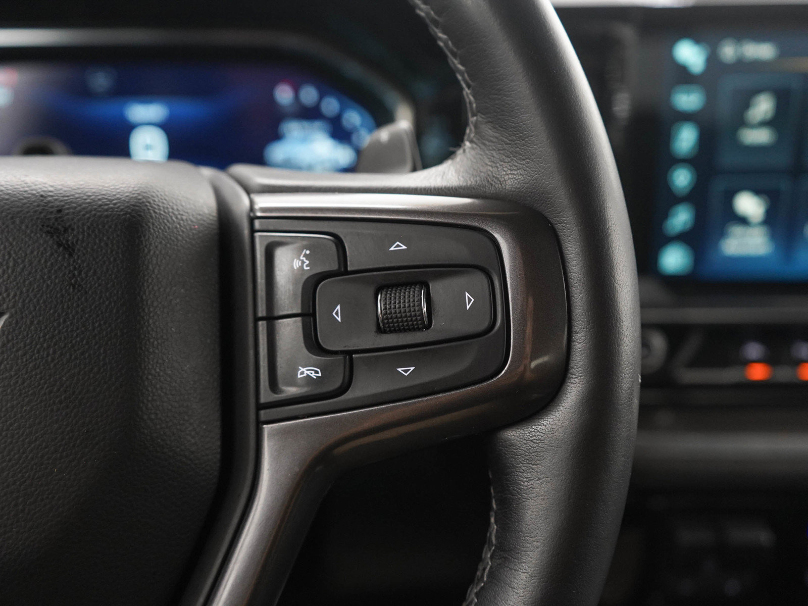 Used 2025 Chevrolet Silverado 1500 High Country AWD/4WD image 25