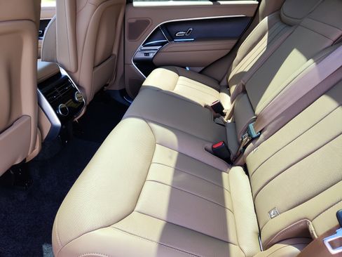 New 2025 Land Rover Range Rover SE image 5