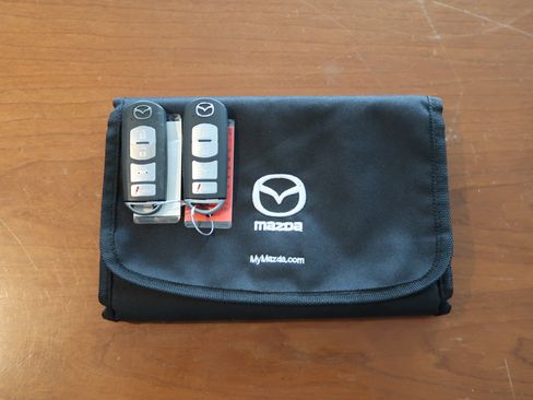 Used 2010 MAZDA MX-5 Miata Grand Touring w/ Premium Pkg RWD image 21