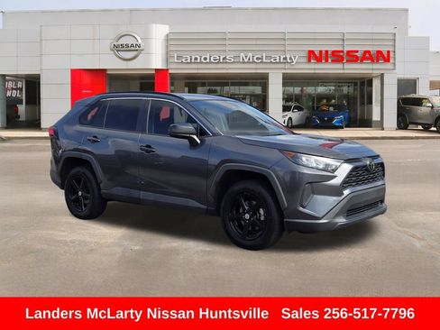 Used 2021 Toyota RAV4 LE FWD image 1
