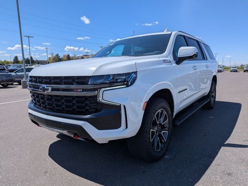 Certified 2022 Chevrolet Suburban Z71 w/ Luxury Package AWD/4WD image 7