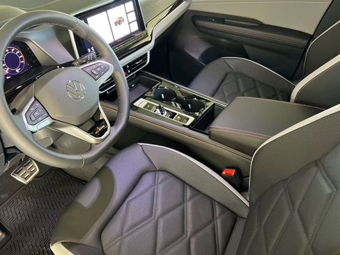 New 2026 Volkswagen Atlas Peak Edition image 10