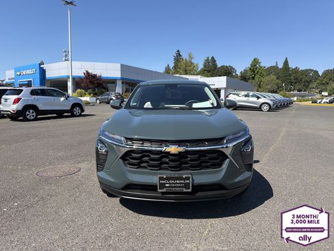 Used 2025 Chevrolet Trax LS w/ LS Convenience Package FWD image 8