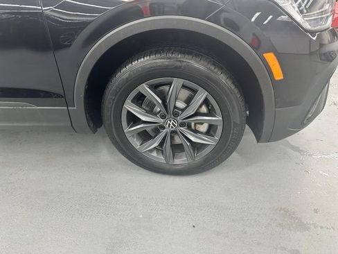 Certified 2022 Volkswagen Tiguan SE w/ Panoramic Sunroof Package AWD/4WD image 15