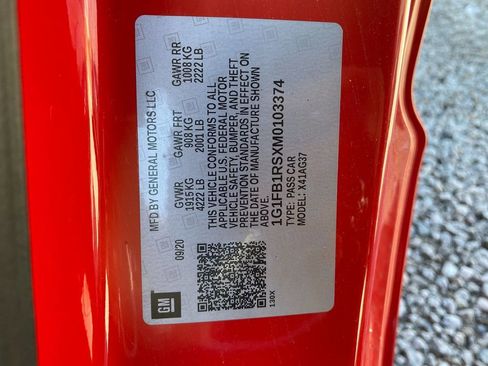 Used 2021 Chevrolet Camaro LT w/ Technology Package image 29