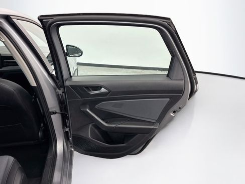 Used 2025 Volkswagen Jetta SE FWD image 28