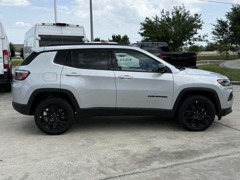New 2026 Jeep Compass Latitude AWD/4WD image 3