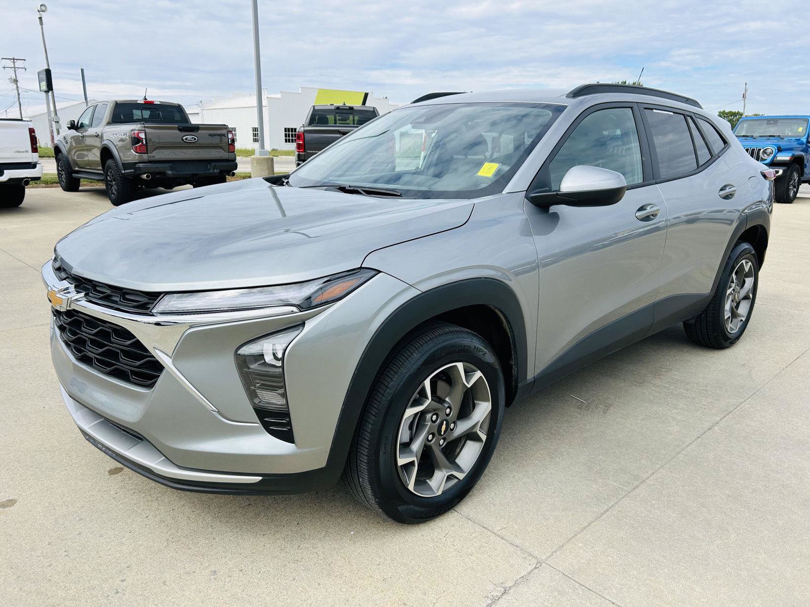 Used 2026 Chevrolet Trax LT FWD image 30