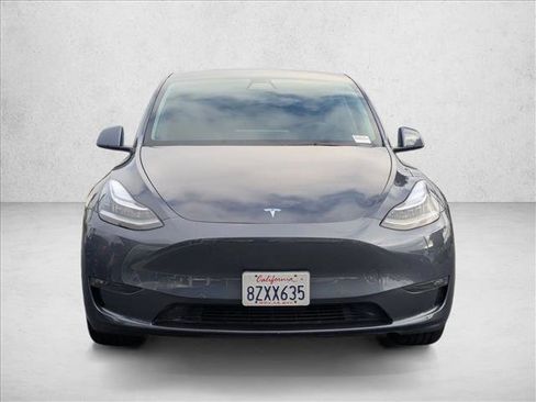 Used 2022 Tesla Model Y Long Range image 2