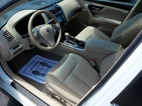 Used 2013 Nissan Altima 2.5 SL FWD image 9