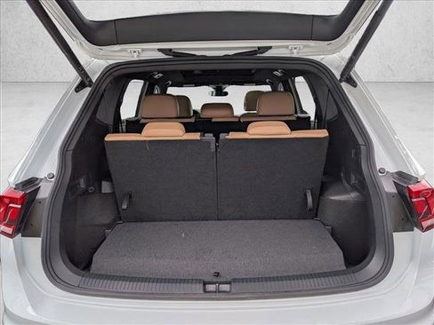 Used 2024 Volkswagen Tiguan SE image 6