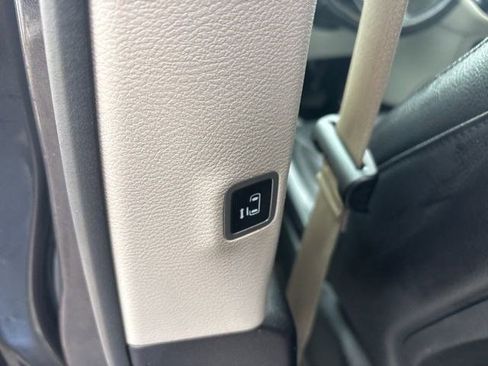 Used 2022 Chrysler Pacifica Touring-L w/ Uconnect Theater Family Group image 33