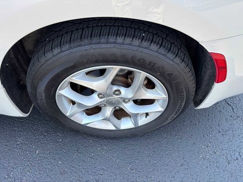 Used 2020 Chrysler Pacifica Touring-L Plus w/ Tire & Wheel Group image 9