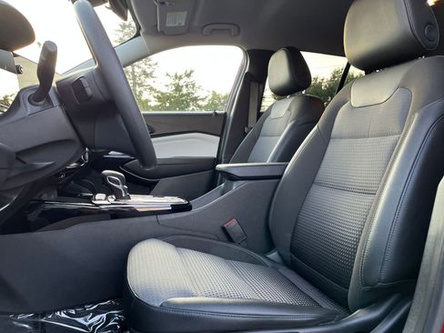 Used 2025 Chevrolet Trax LT image 24