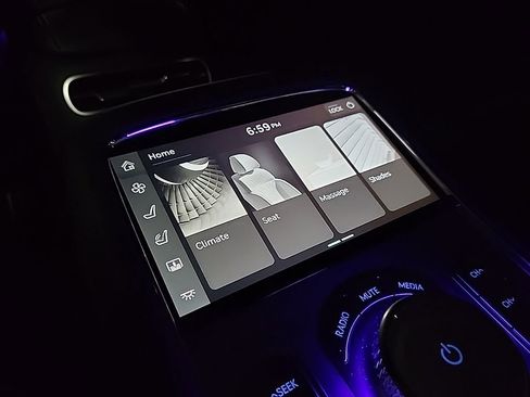 Used 2025 Genesis G90 3.5T image 33