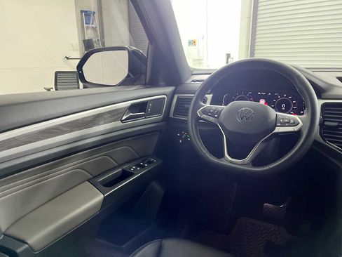 Used 2022 Volkswagen Atlas Cross Sport SE w/ Black Wheel Package AWD/4WD image 15