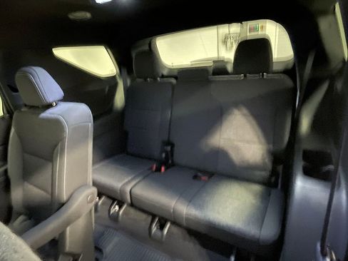 Used 2025 Chevrolet Traverse LT w/ Driver Confidence Package AWD/4WD image 20