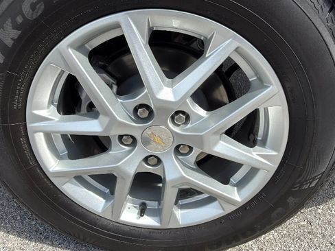 Used 2023 Chevrolet Equinox LS AWD/4WD image 34