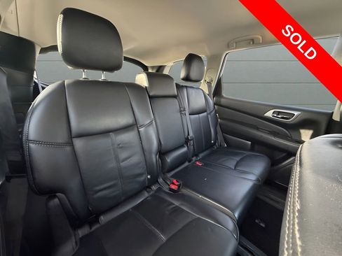 Used 2019 Nissan Pathfinder SL image 16