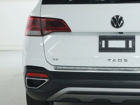 Used 2023 Volkswagen Taos SE w/ Panoramic Sunroof Package FWD image 45