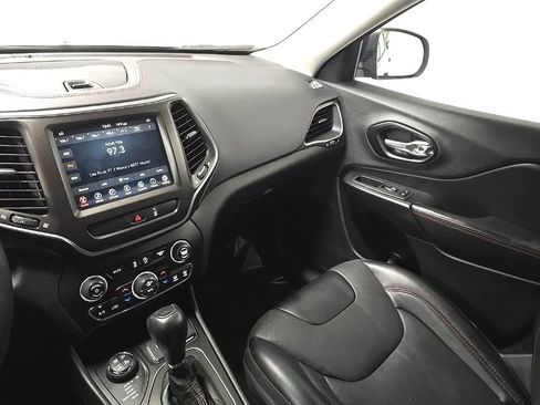 Used 2022 Jeep Cherokee Trailhawk w/ Premium Leather Package AWD/4WD image 27